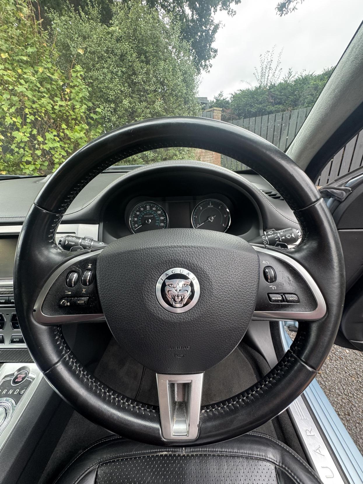 Jaguar XF 3.0d S V6 Portfolio Saloon 4dr Diesel Auto Euro 5 (275 ps)