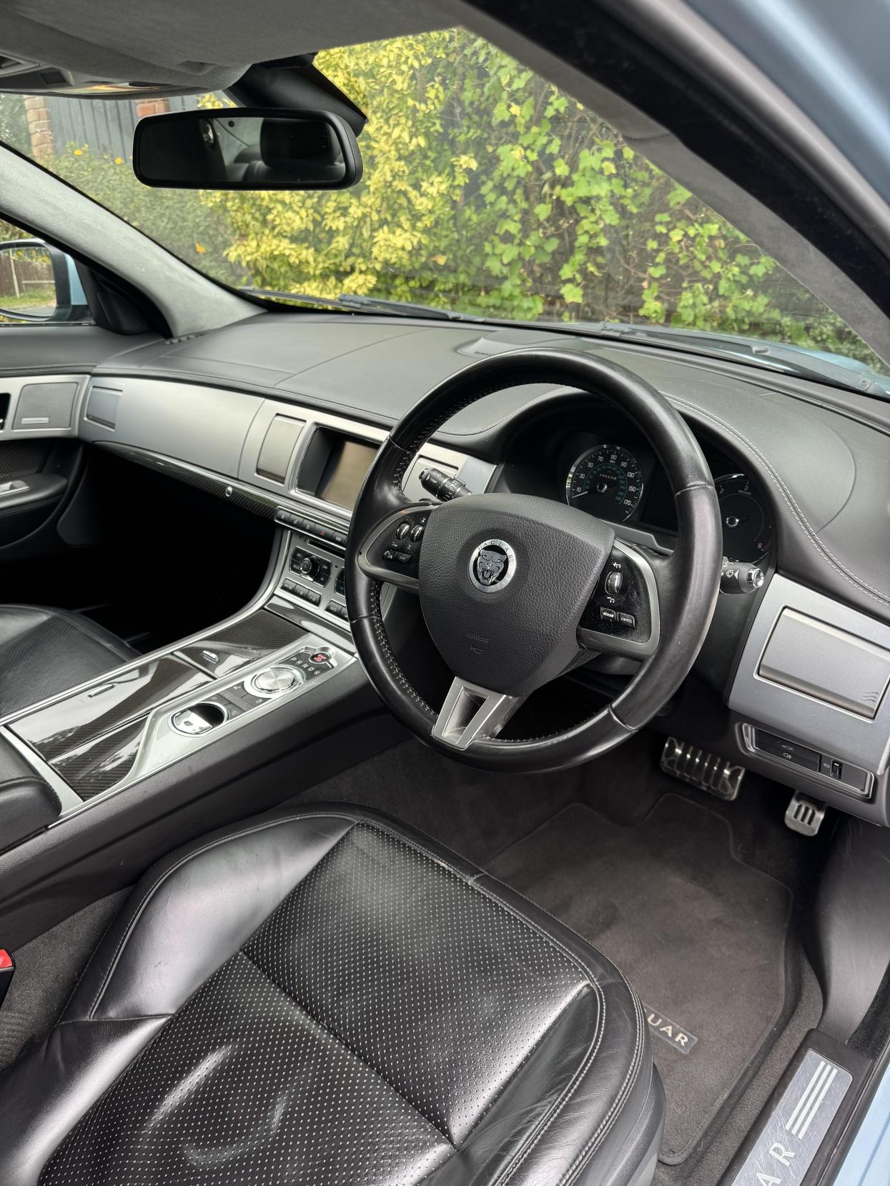 Jaguar XF 3.0d S V6 Portfolio Saloon 4dr Diesel Auto Euro 5 (275 ps)