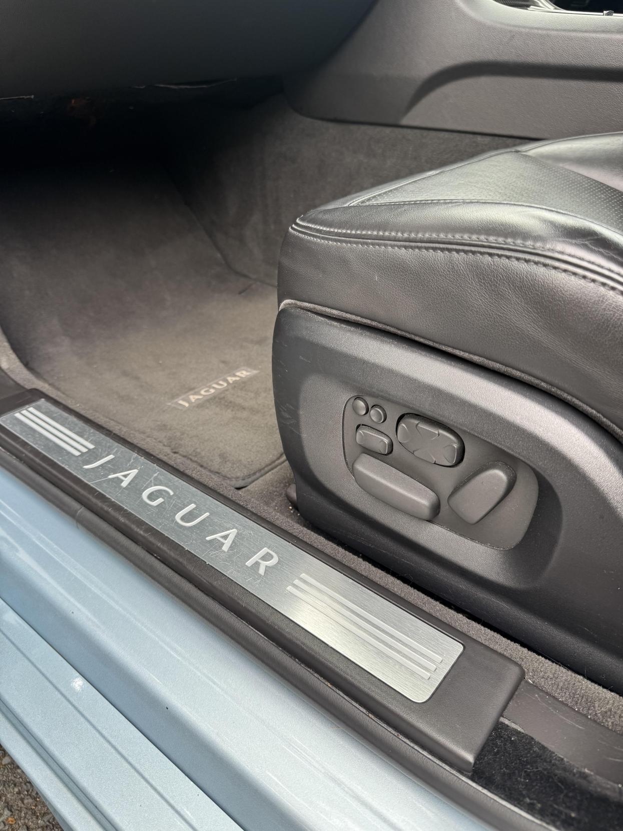 Jaguar XF 3.0d S V6 Portfolio Saloon 4dr Diesel Auto Euro 5 (275 ps)