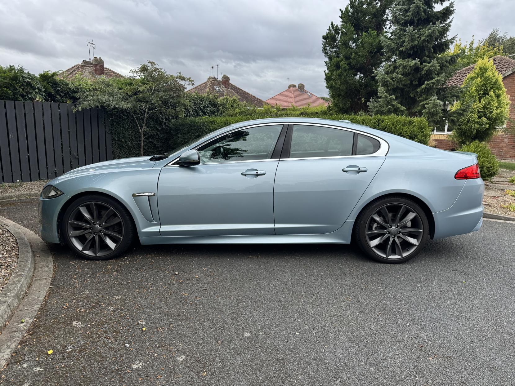 Jaguar XF 3.0d S V6 Portfolio Saloon 4dr Diesel Auto Euro 5 (275 ps)