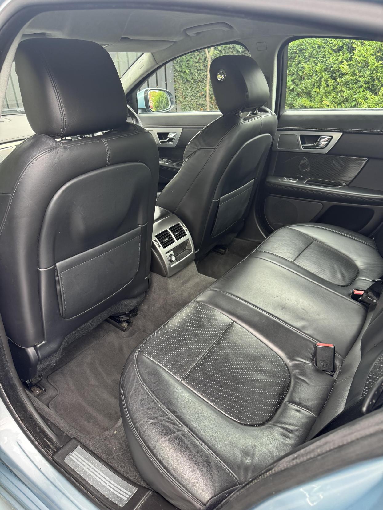 Jaguar XF 3.0d S V6 Portfolio Saloon 4dr Diesel Auto Euro 5 (275 ps)