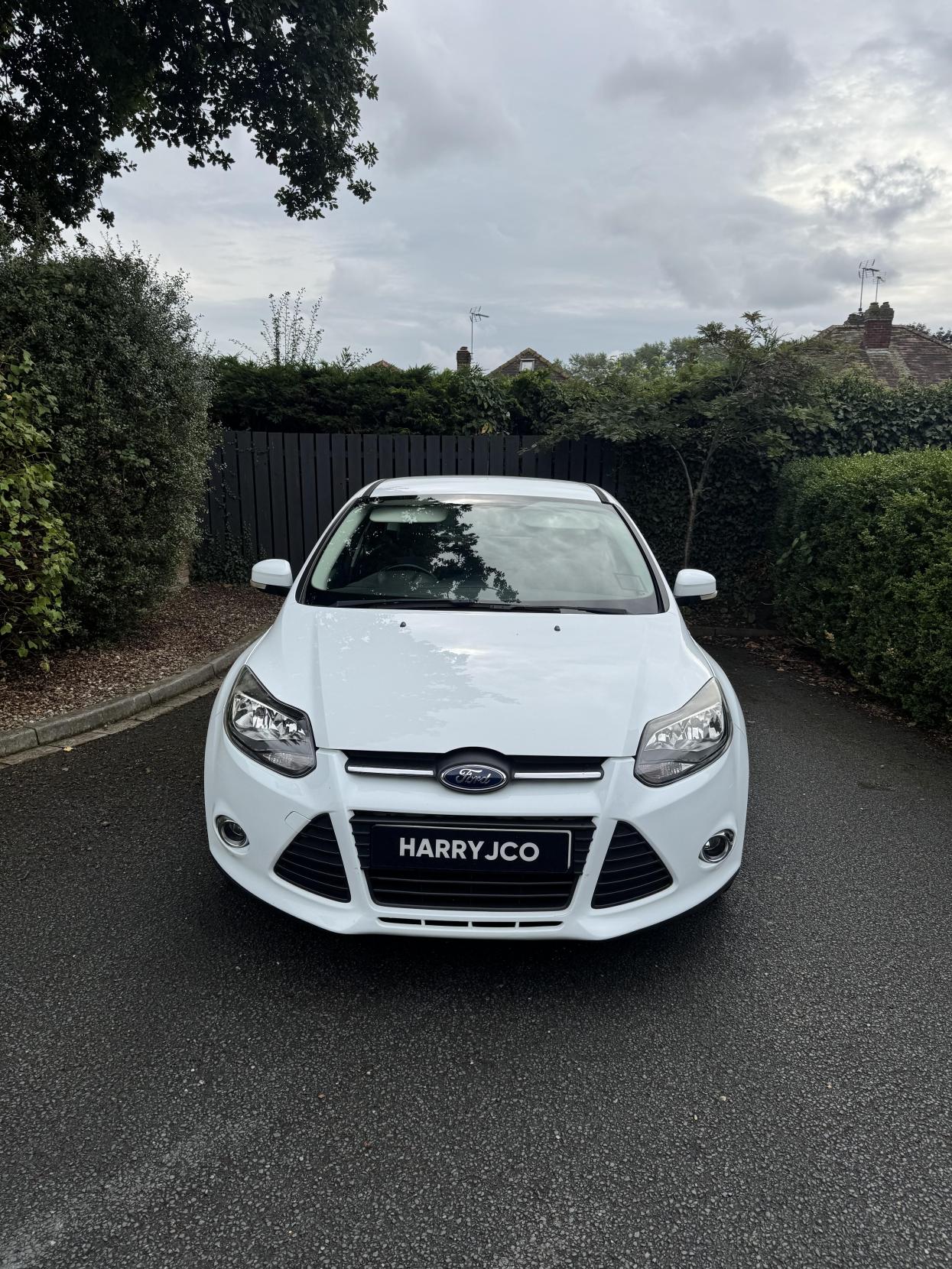 Ford Focus 1.6 Zetec Hatchback 5dr Petrol Powershift Euro 5 (125 ps)
