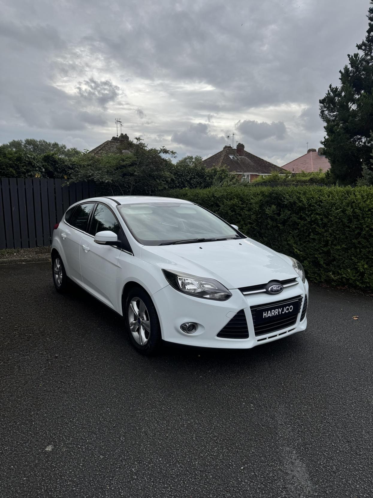Ford Focus 1.6 Zetec Hatchback 5dr Petrol Powershift Euro 5 (125 ps)