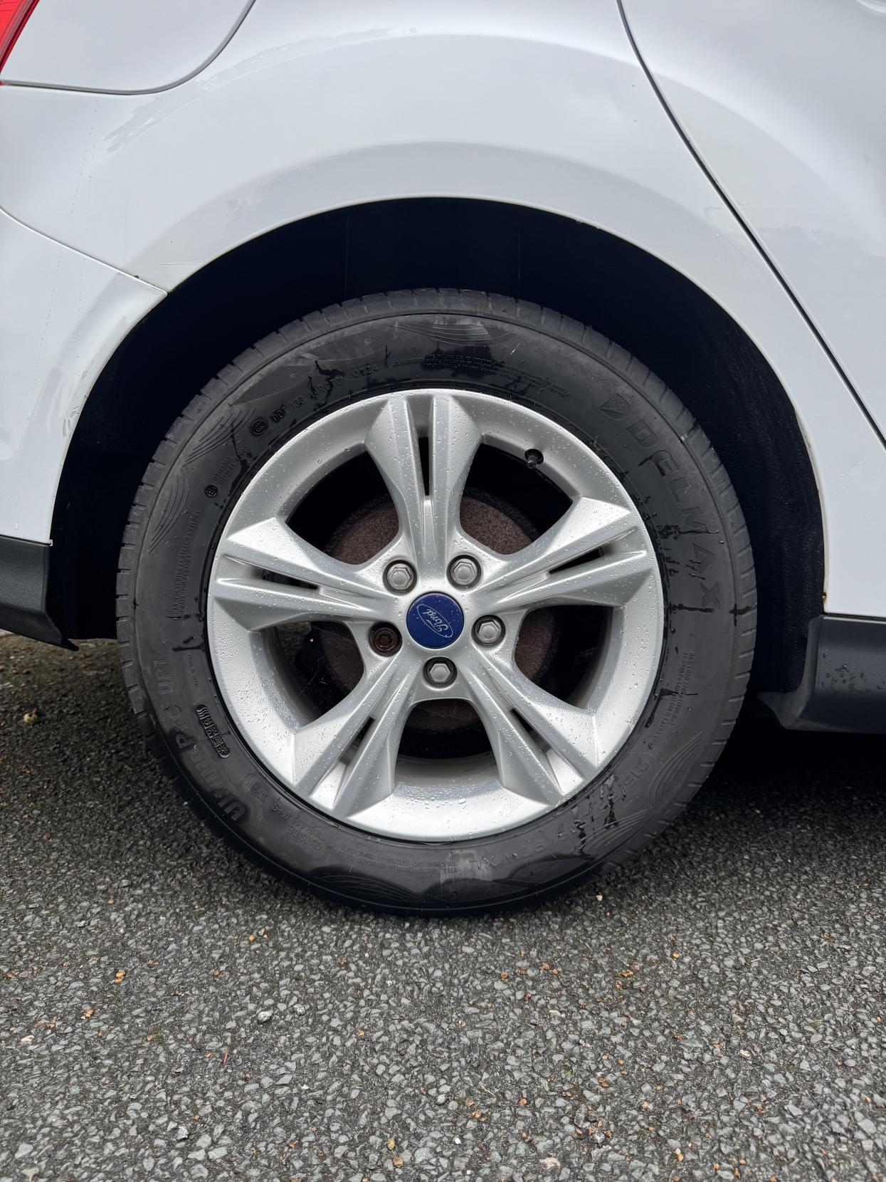 Ford Focus 1.6 Zetec Hatchback 5dr Petrol Powershift Euro 5 (125 ps)