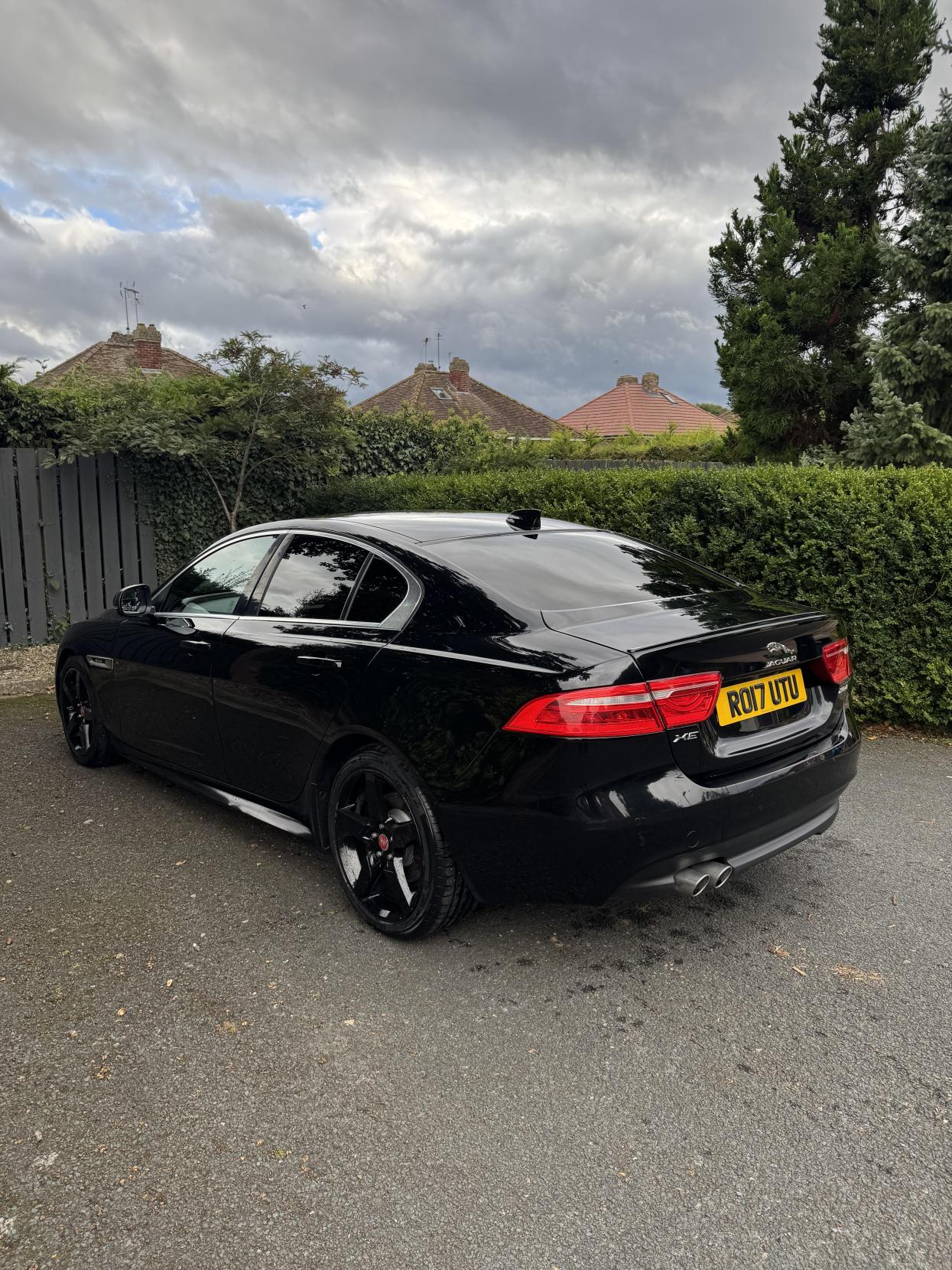 Jaguar XE 2.0d R-Sport Saloon 4dr Diesel Auto Euro 6 (s/s) (180 ps)