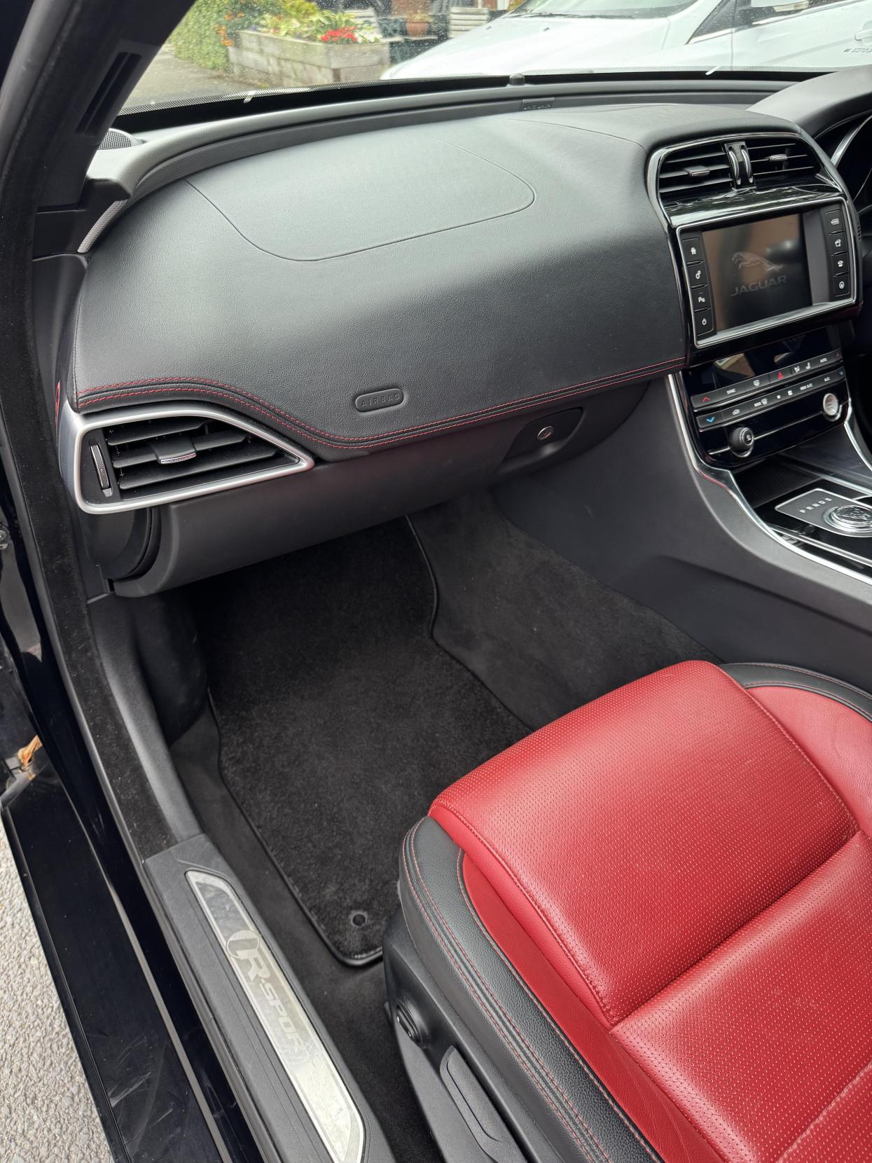Jaguar XE 2.0d R-Sport Saloon 4dr Diesel Auto Euro 6 (s/s) (180 ps)
