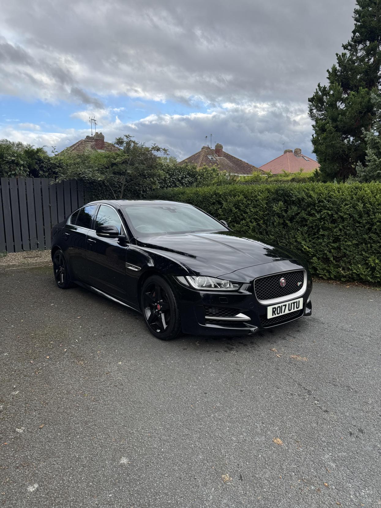 Jaguar XE 2.0d R-Sport Saloon 4dr Diesel Auto Euro 6 (s/s) (180 ps)