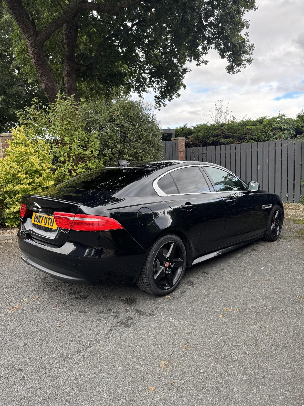 Jaguar XE 2.0d R-Sport Saloon 4dr Diesel Auto Euro 6 (s/s) (180 ps)