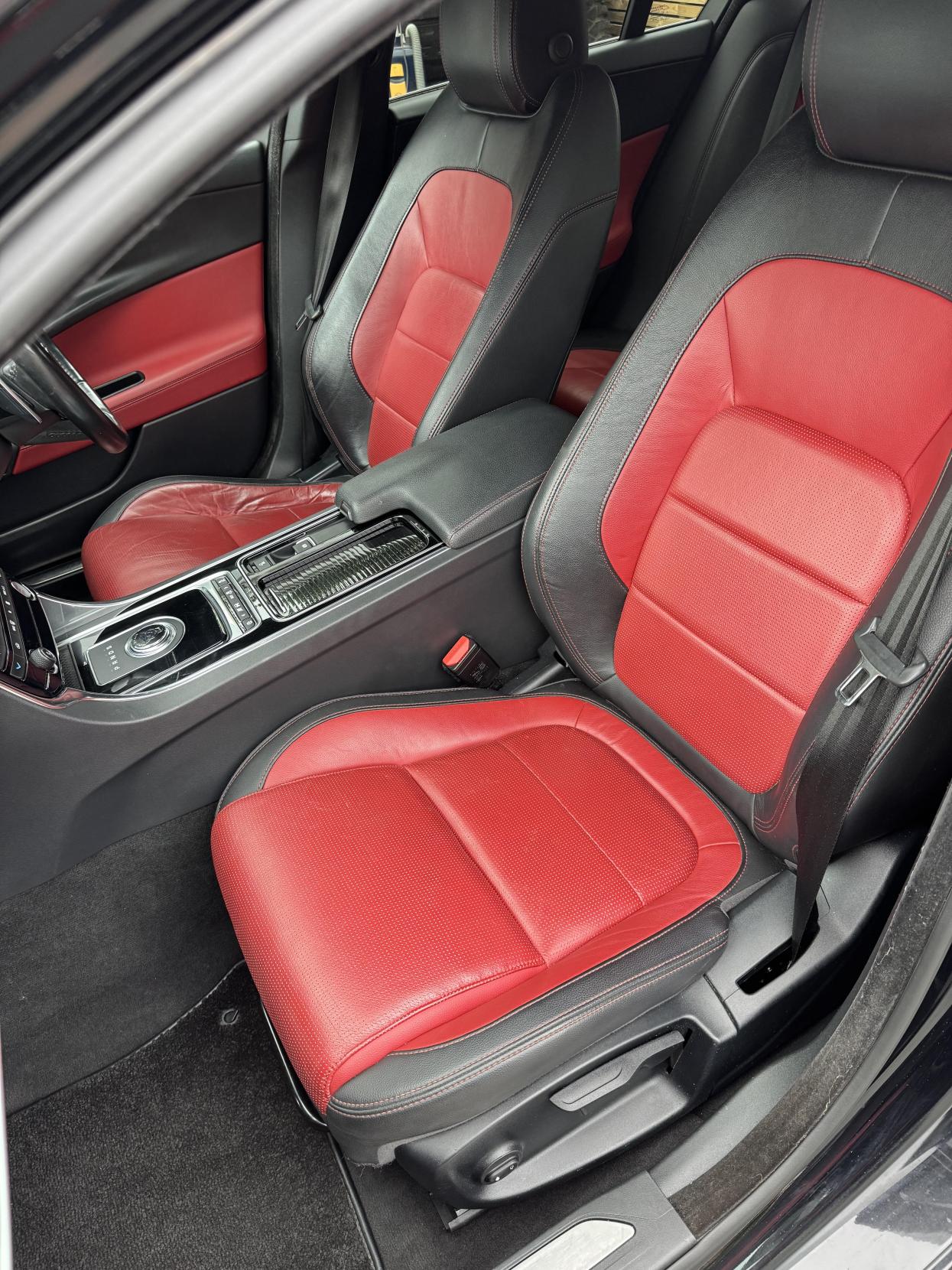 Jaguar XE 2.0d R-Sport Saloon 4dr Diesel Auto Euro 6 (s/s) (180 ps)